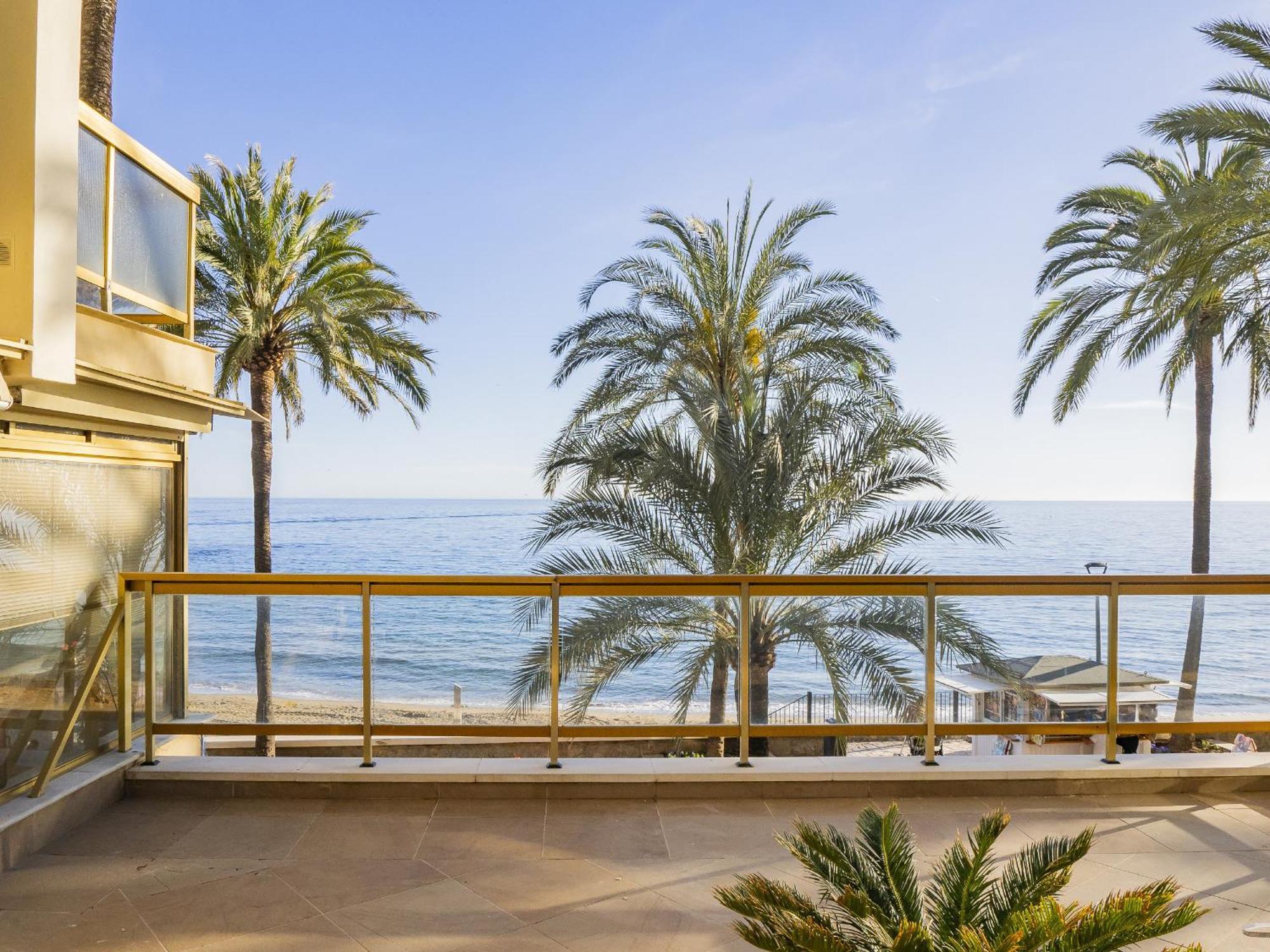Apartamento Cubo's Mayoral Front Line Marbella
