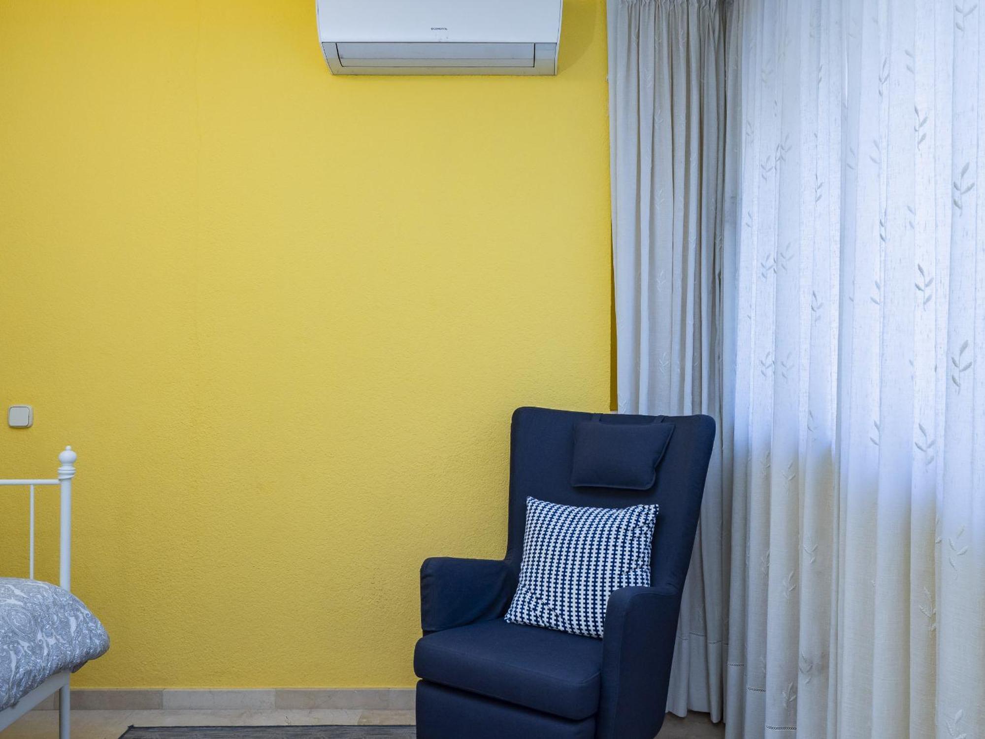 Cubo's Mayoral Front Line Apartment